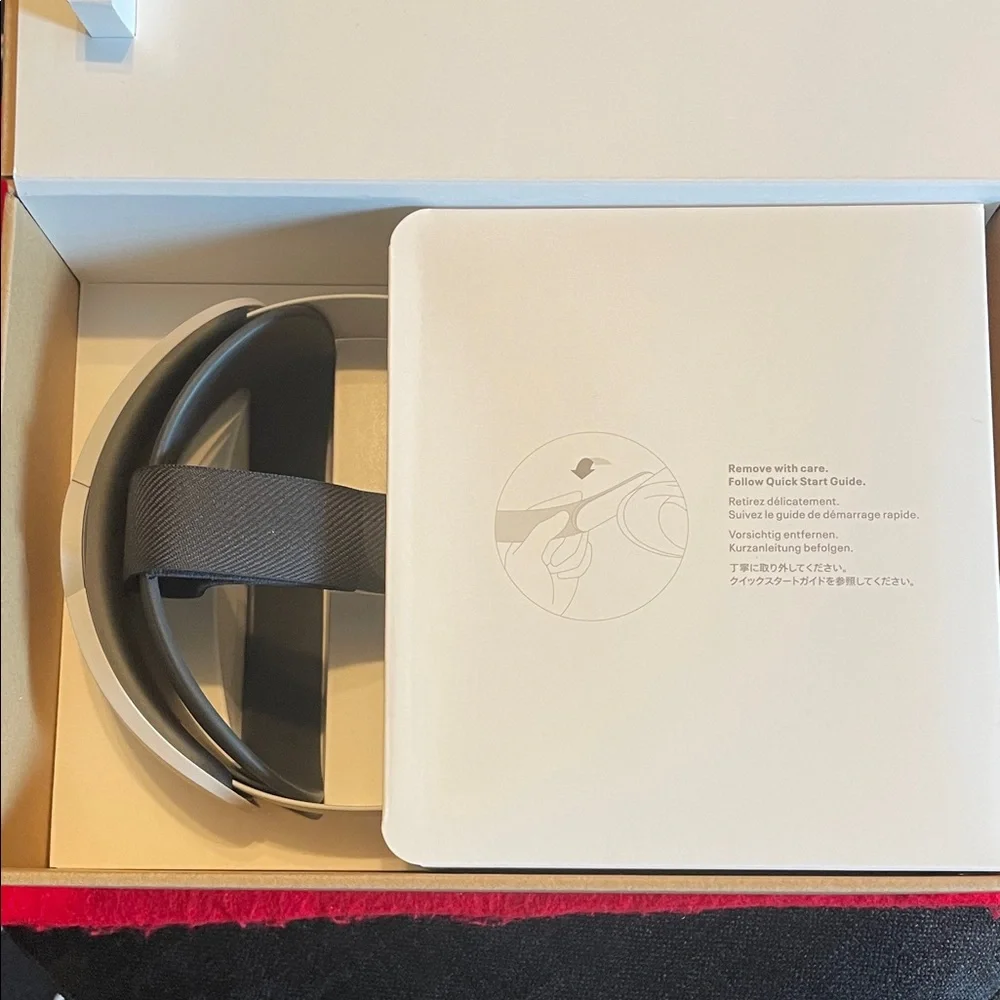 Oculus Quest 2 Elite Strap in White and Black